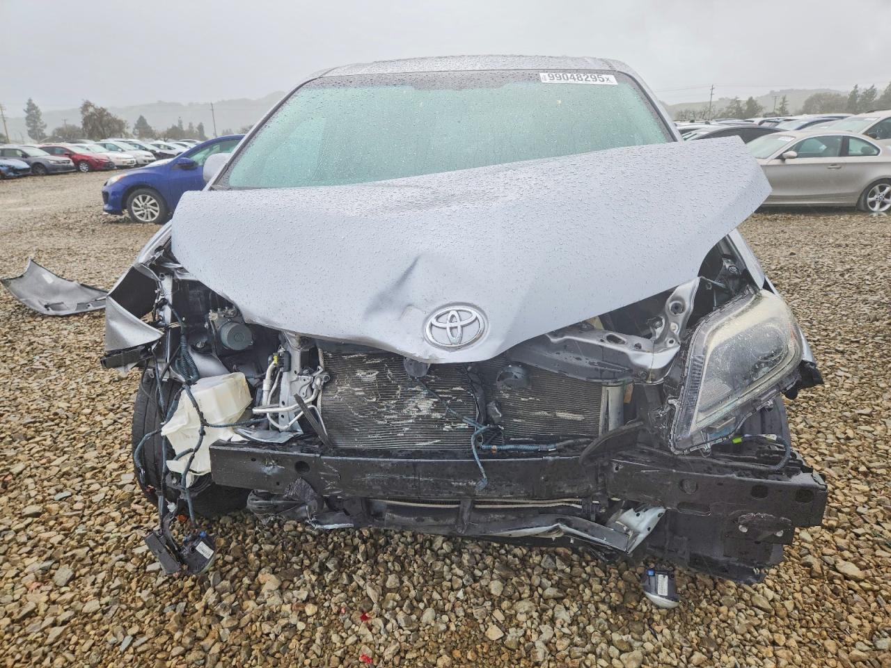 2017 TOYOTA SIENNA SE photo 9
