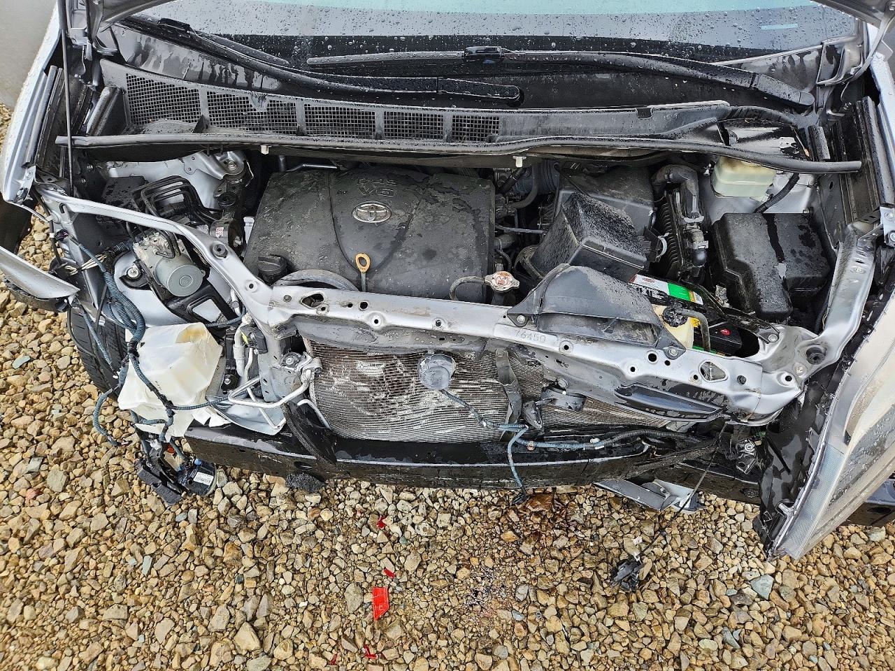 2017 TOYOTA SIENNA SE photo 23