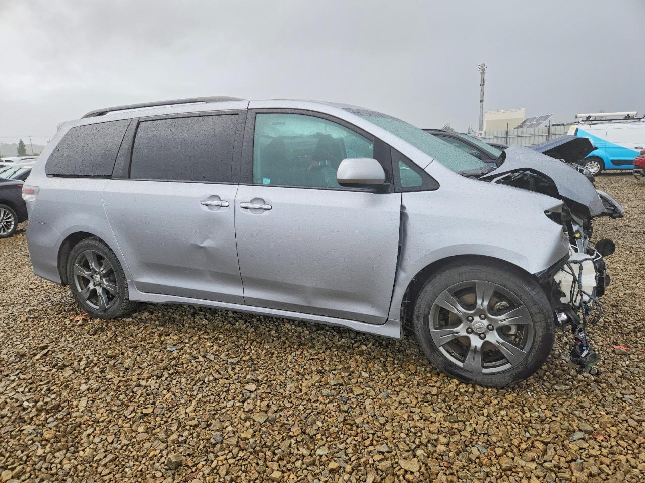 2017 TOYOTA SIENNA SE photo 7