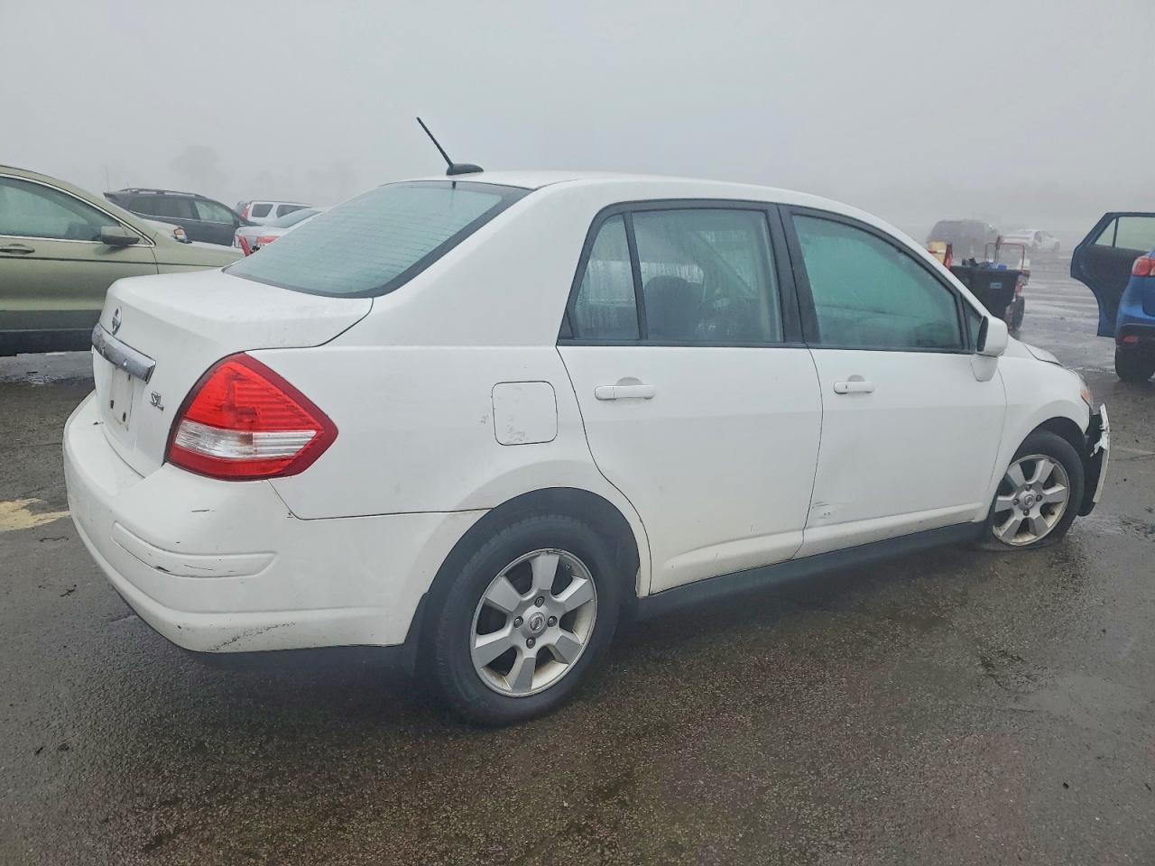 2011 NISSAN VERSA S photo 5