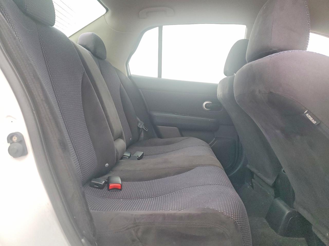 2011 NISSAN VERSA S photo 19