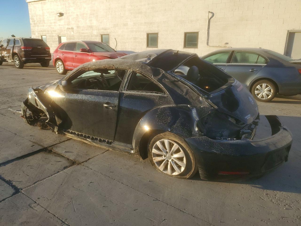 2016 VOLKSWAGEN BEETLE 1.8T photo 3