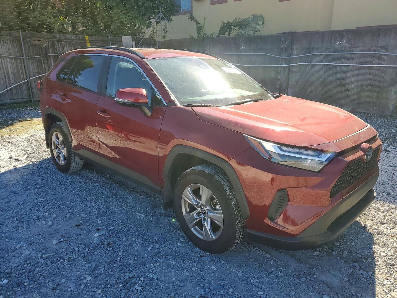 2025 TOYOTA RAV4 XLE photo 4