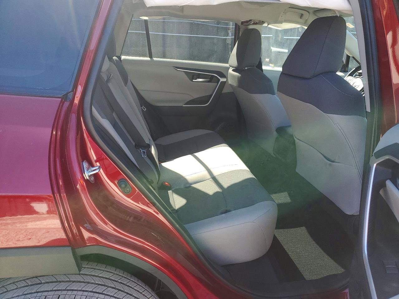 2025 TOYOTA RAV4 XLE photo 10