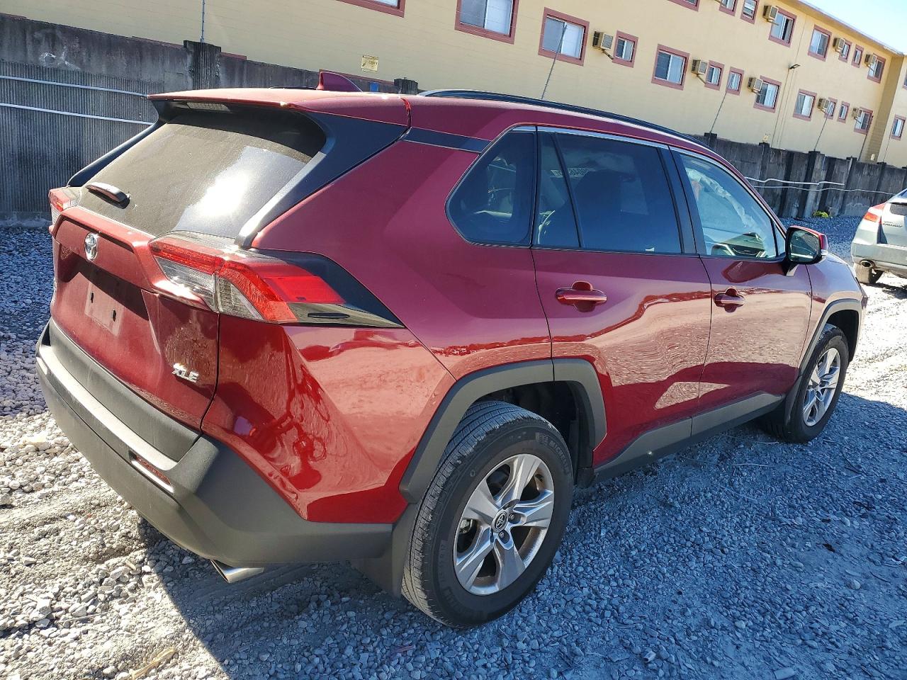 2025 TOYOTA RAV4 XLE photo 3