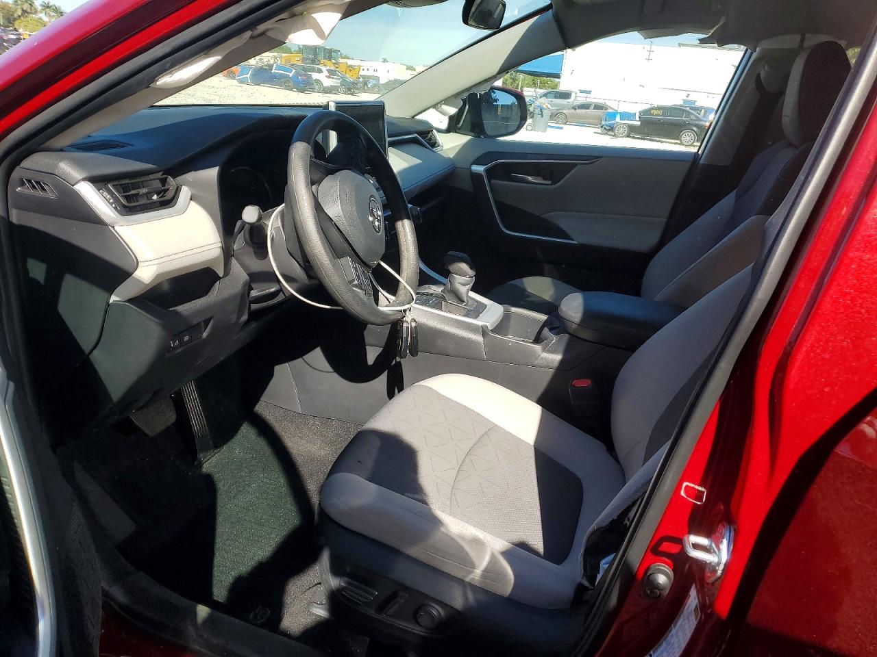 2025 TOYOTA RAV4 XLE photo 7
