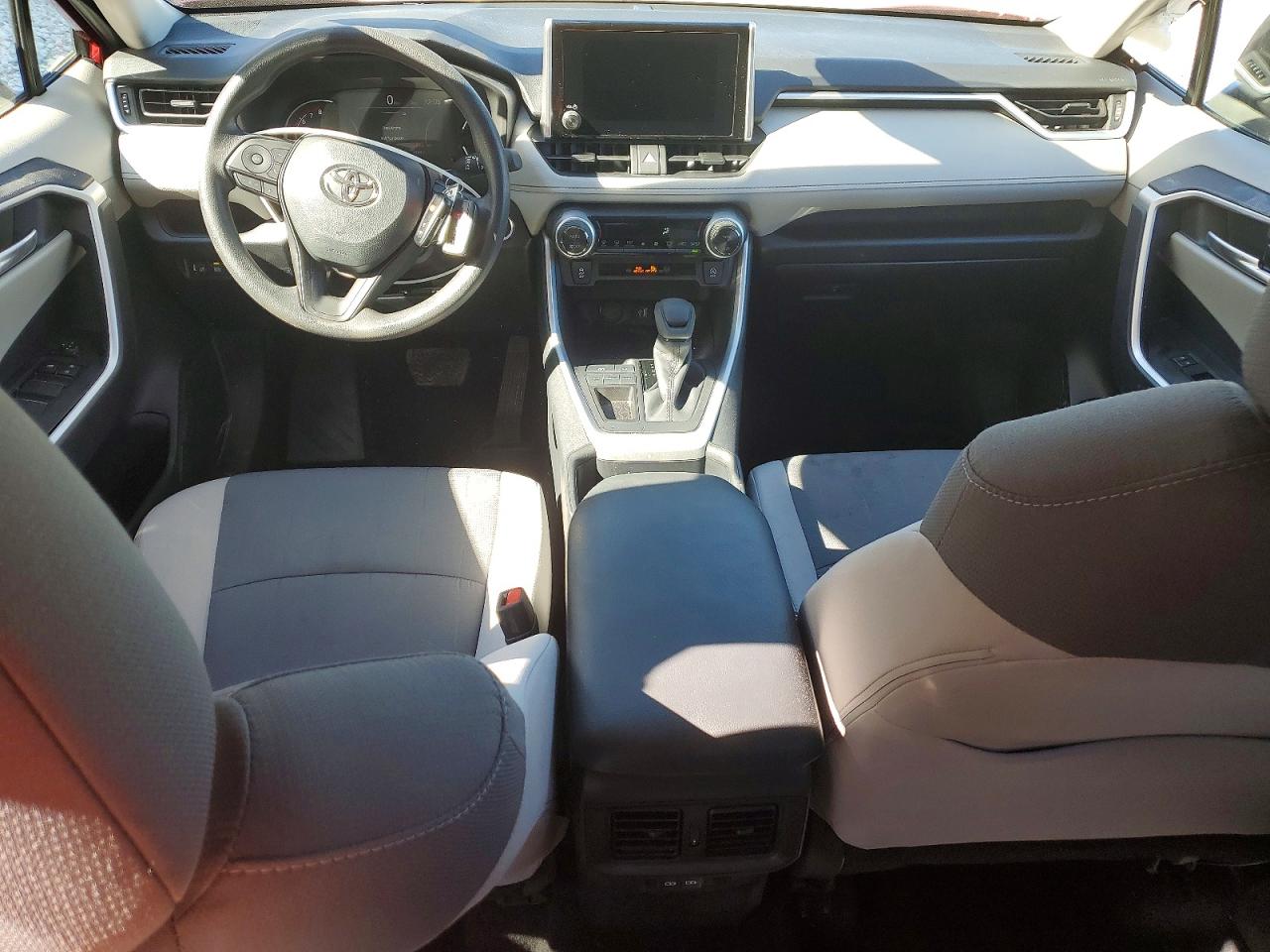 2025 TOYOTA RAV4 XLE photo 8
