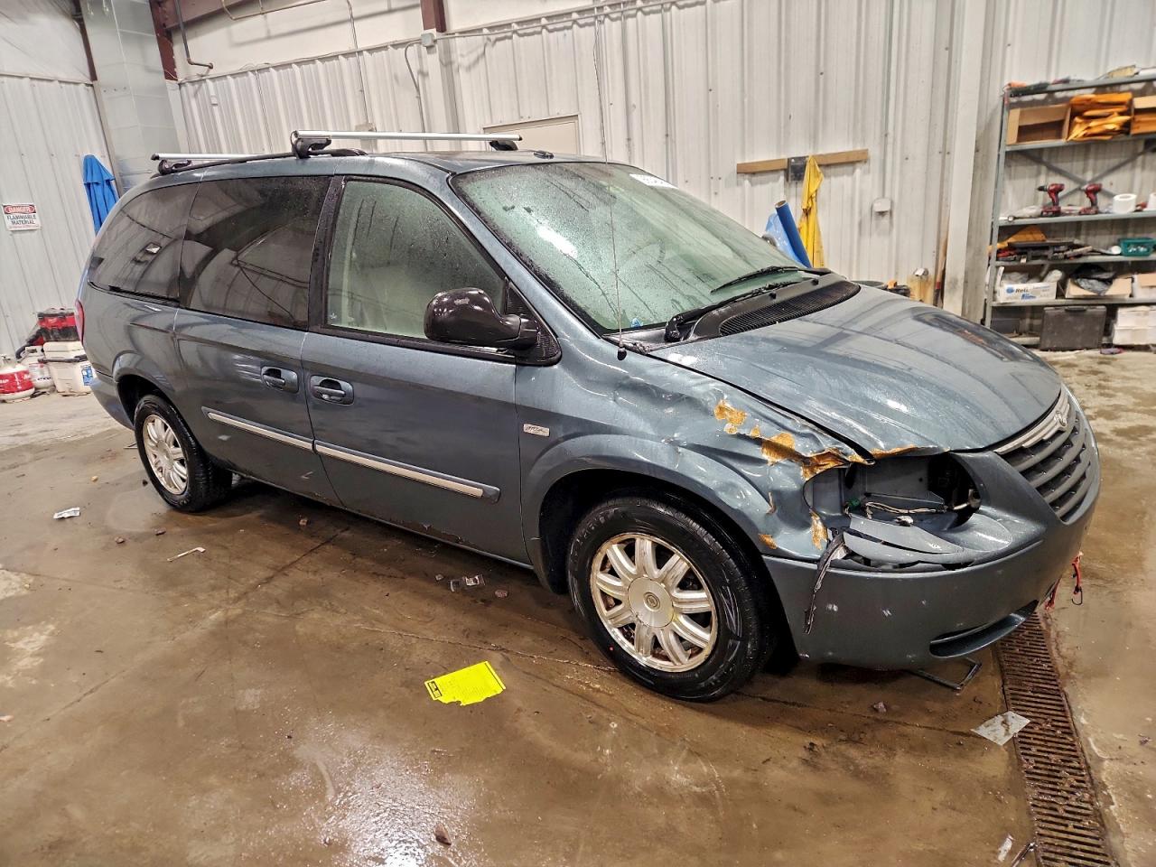 2007 CHRYSLER TOWN & COUNTRY TOURING photo 4
