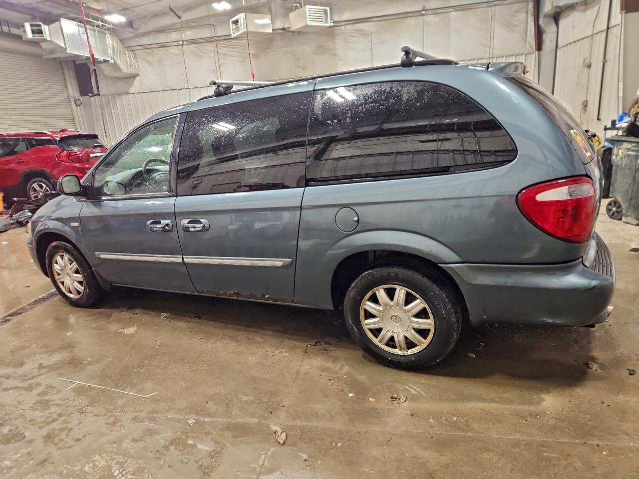 2007 CHRYSLER TOWN & COUNTRY TOURING photo 2