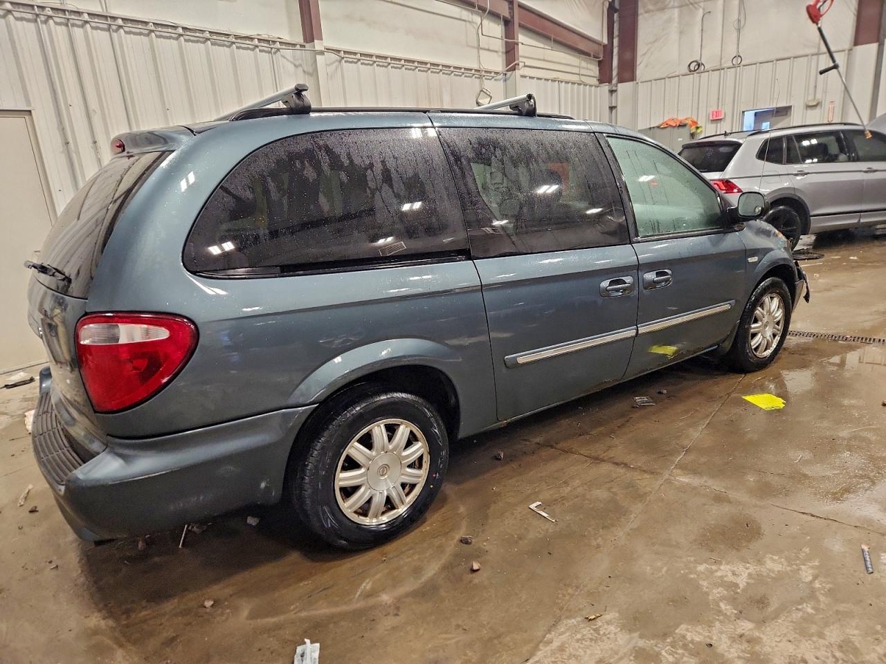 2007 CHRYSLER TOWN & COUNTRY TOURING photo 3