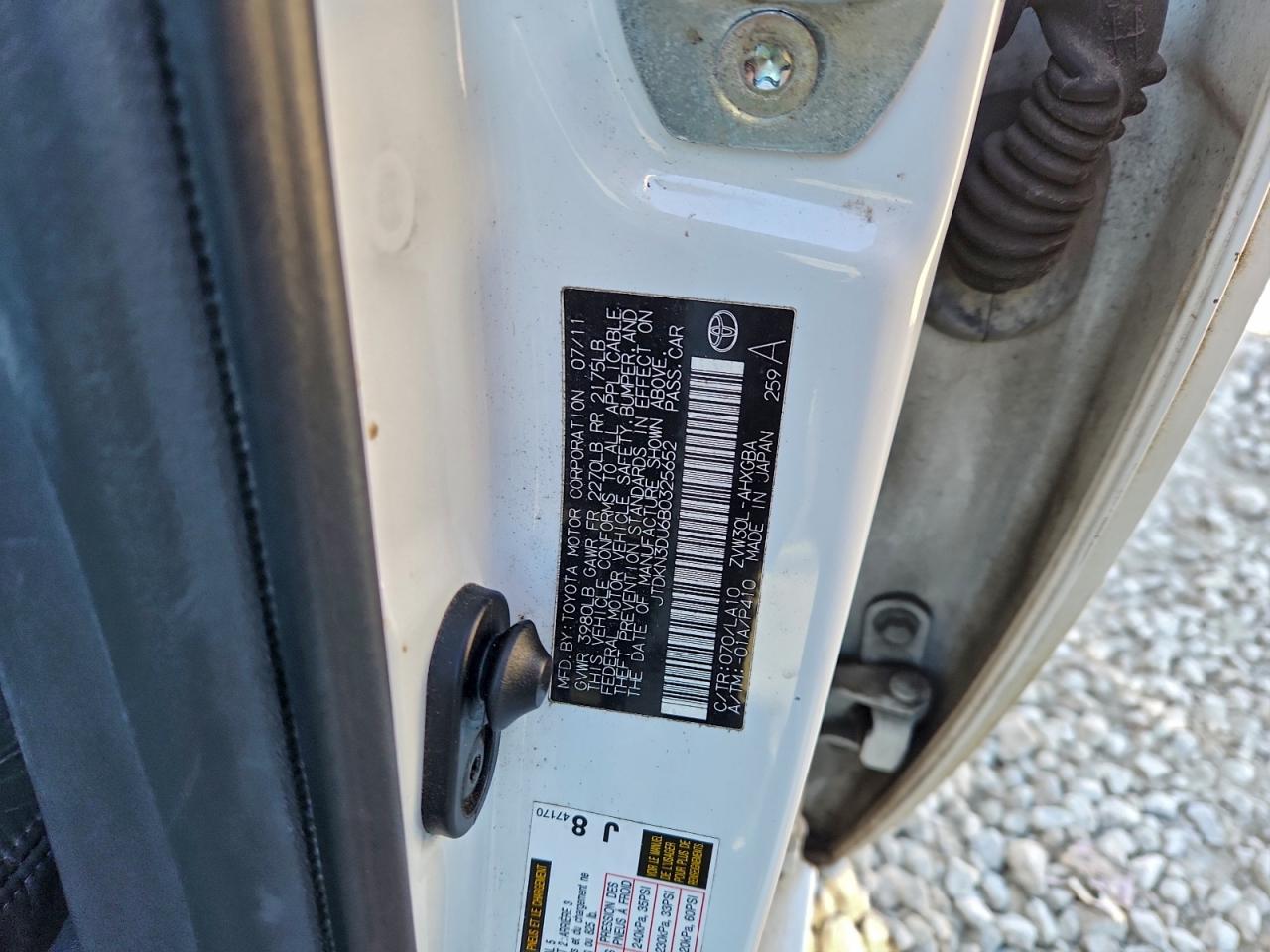 2011 TOYOTA PRIUS photo 12