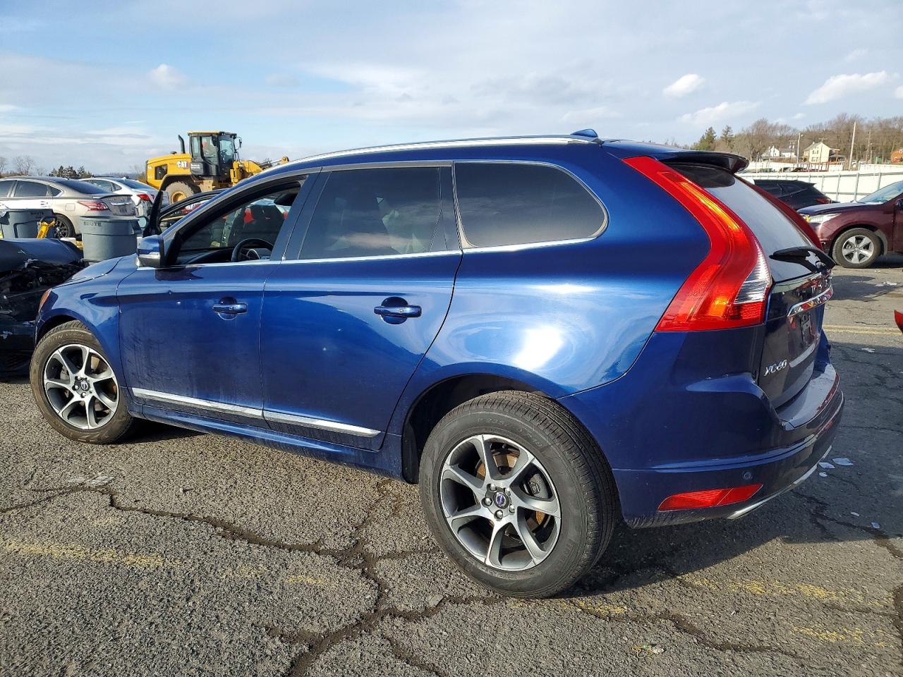 2015 VOLVO XC60 T6 PLATINUM photo 2
