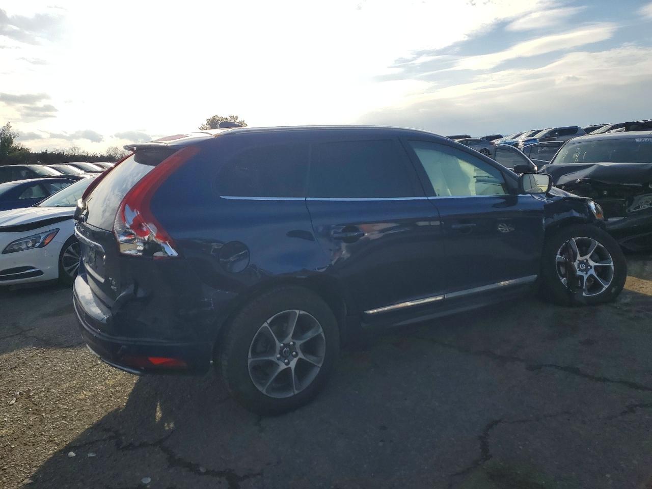 2015 VOLVO XC60 T6 PLATINUM photo 3
