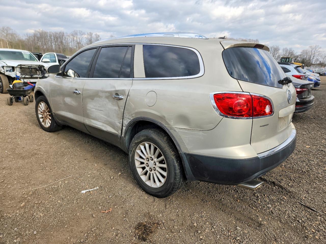 2010 BUICK ENCLAVE CX photo 2