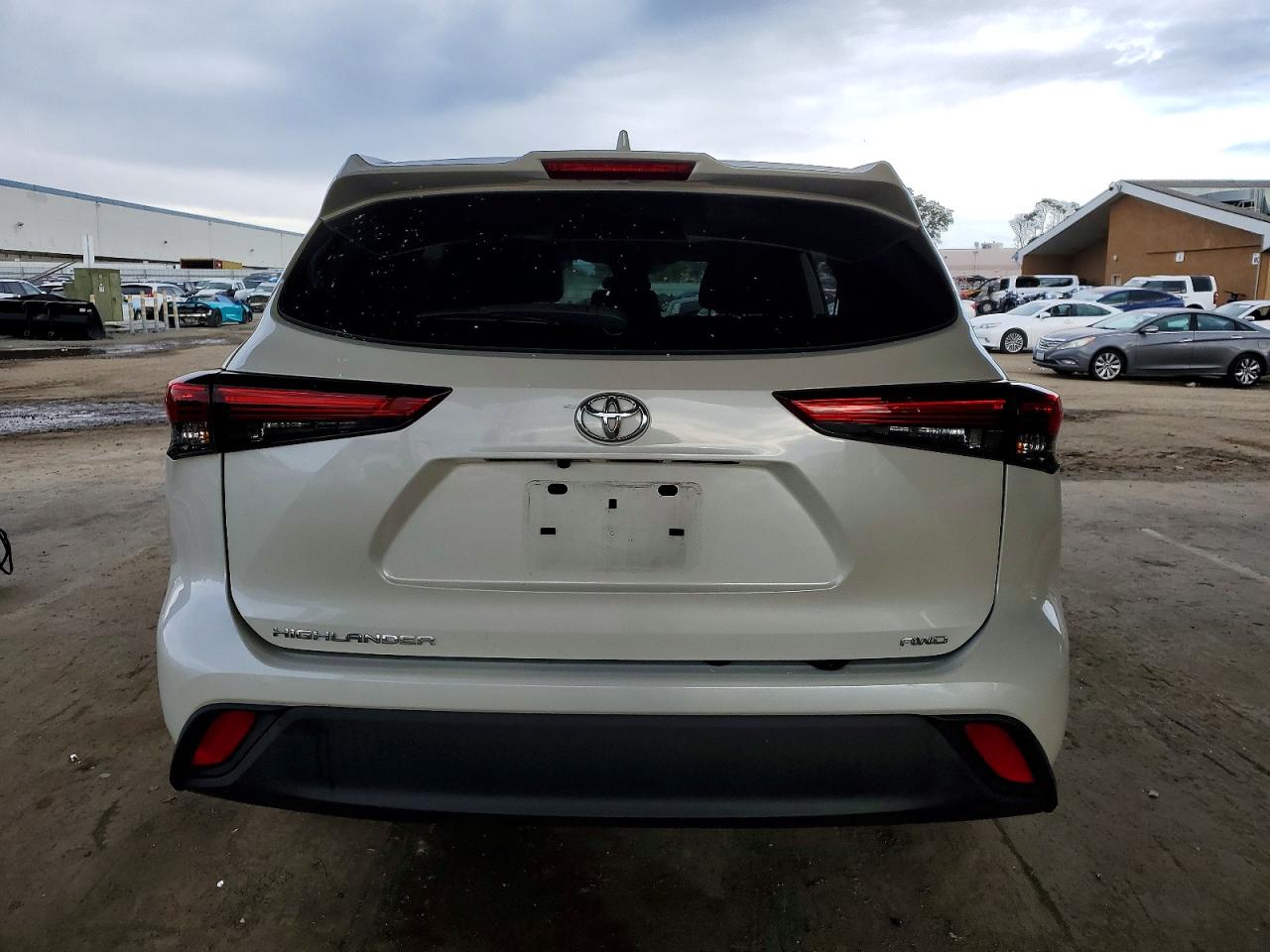 2021 TOYOTA HIGHLANDER L photo 6
