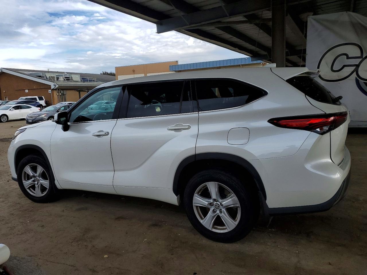 2021 TOYOTA HIGHLANDER L photo 2