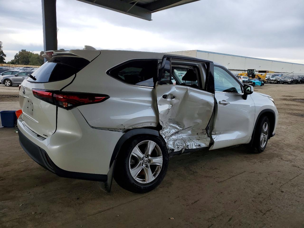 2021 TOYOTA HIGHLANDER L photo 3
