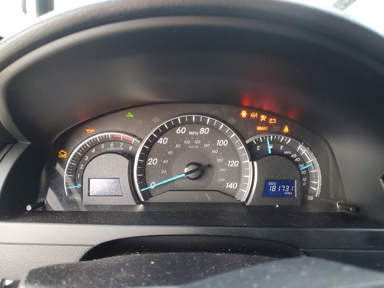 2014 TOYOTA CAMRY L photo 9