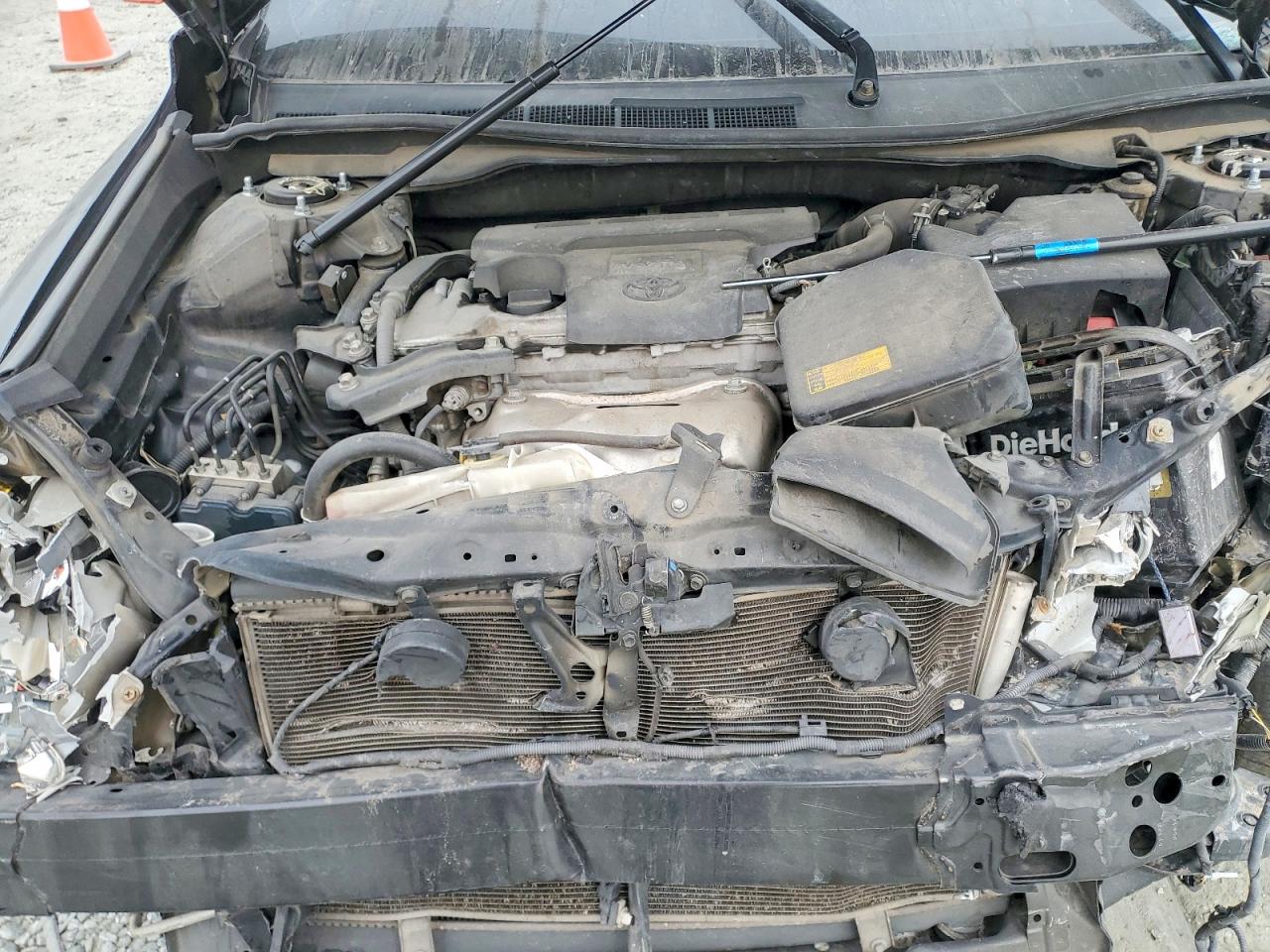 2014 TOYOTA CAMRY L photo 11