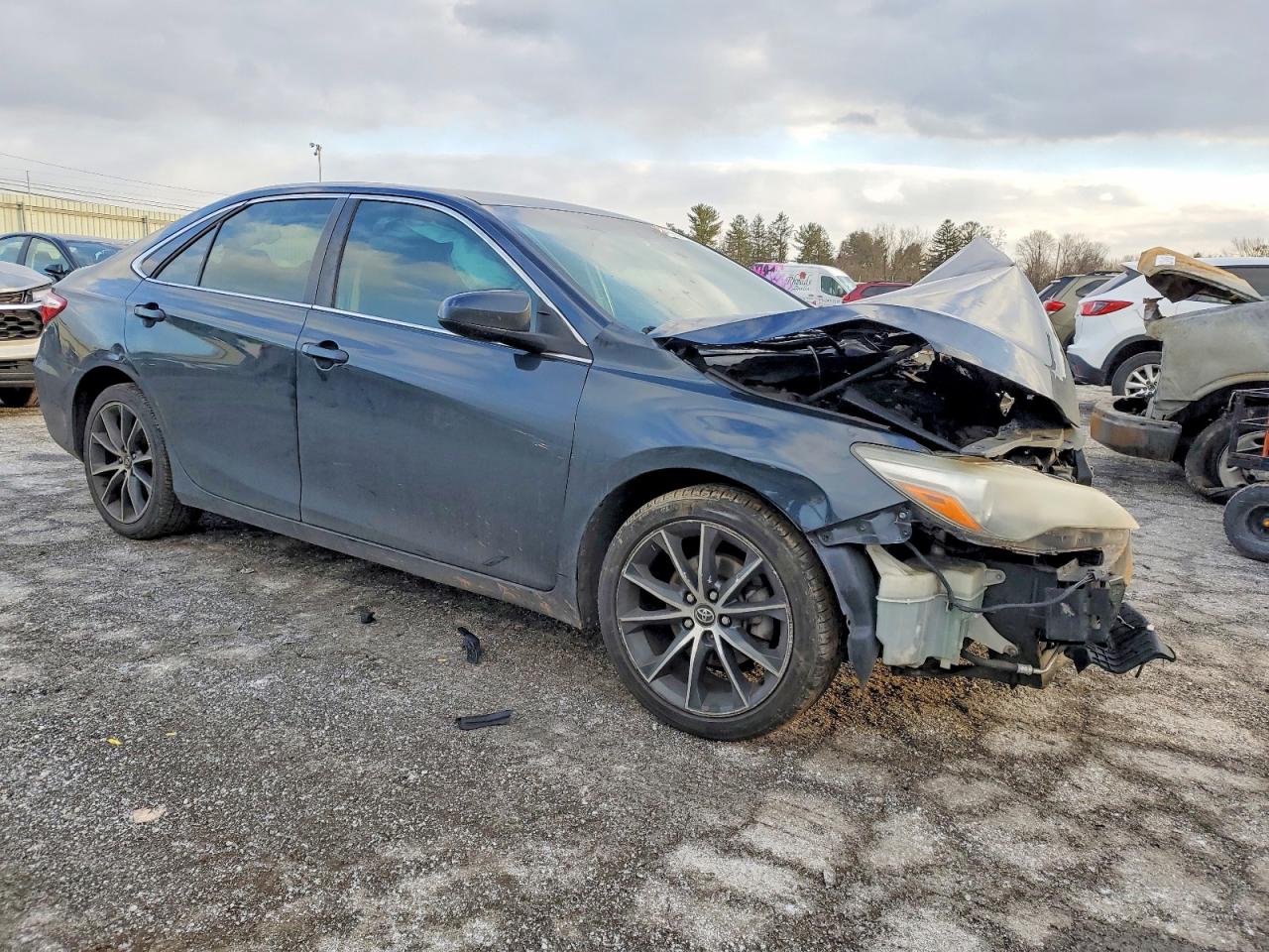 2017 TOYOTA CAMRY LE photo 4