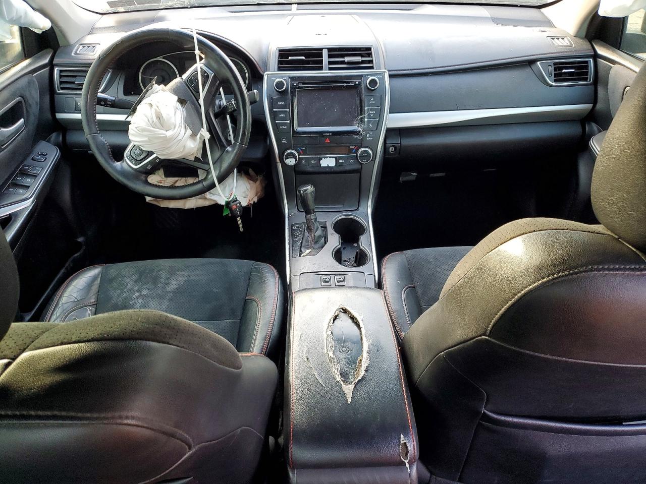 2017 TOYOTA CAMRY LE photo 8