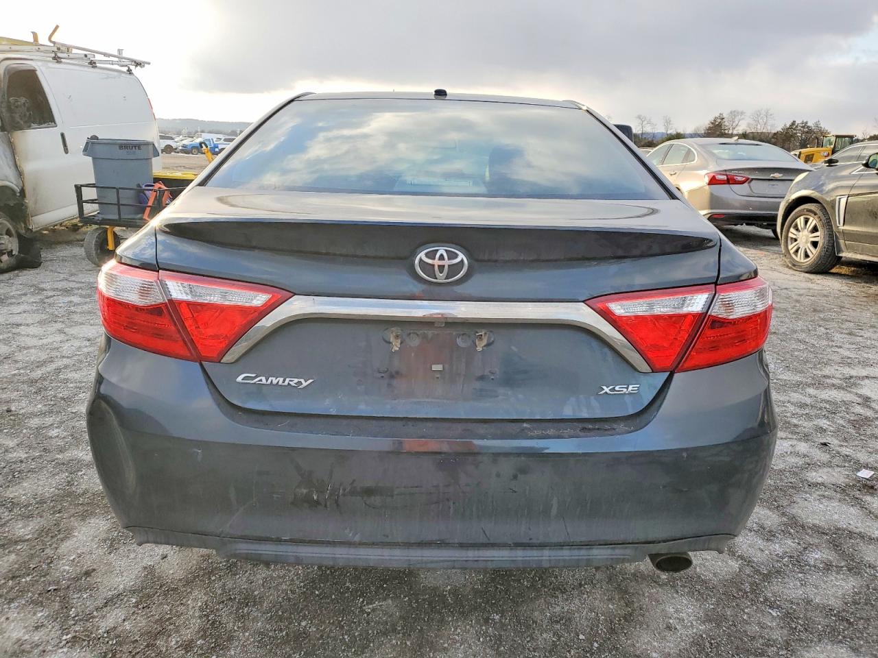 2017 TOYOTA CAMRY LE photo 6