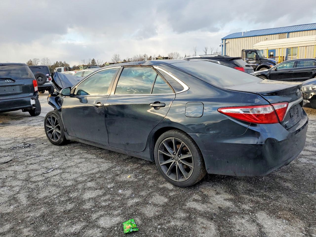 2017 TOYOTA CAMRY LE photo 2