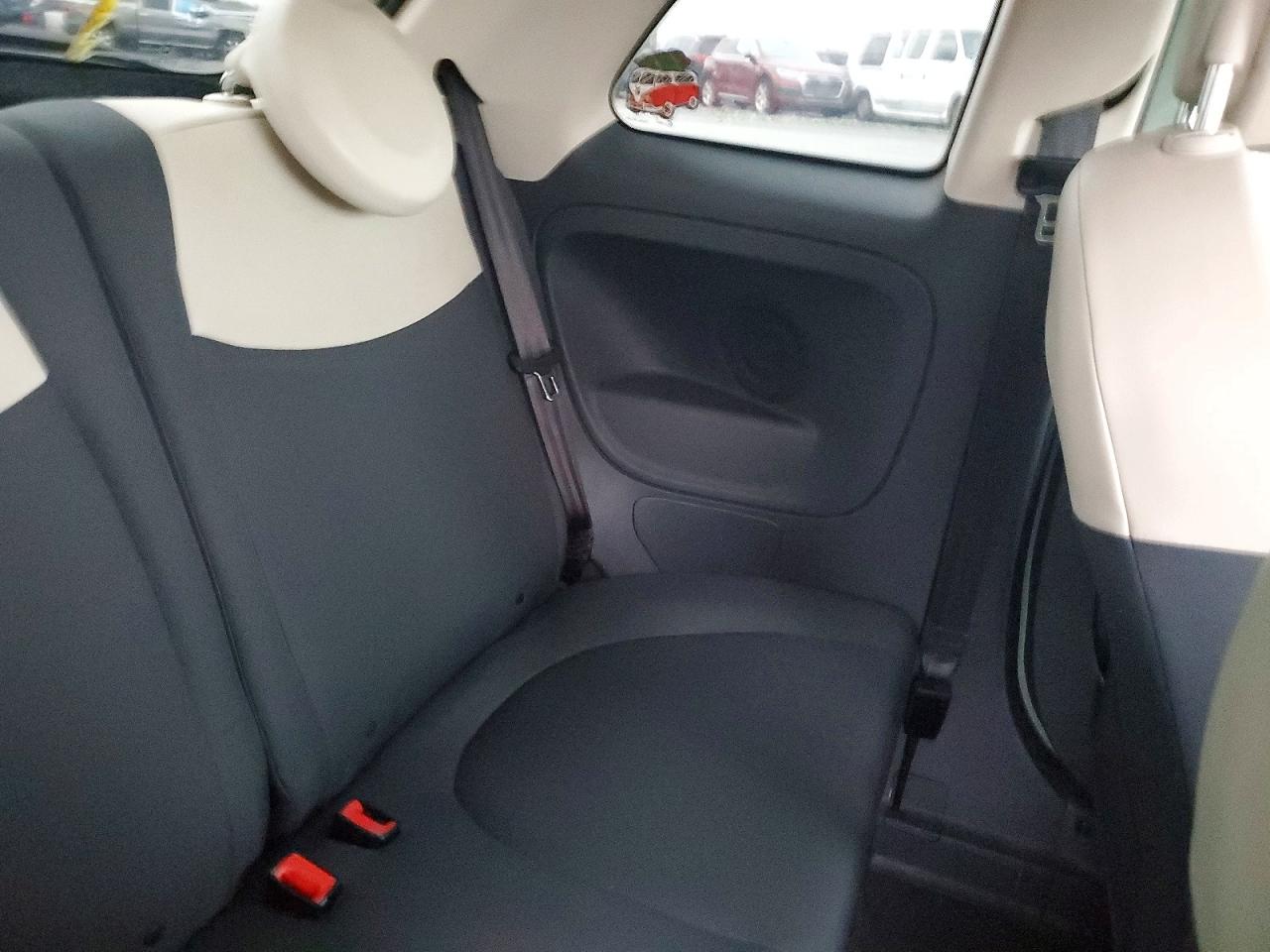 2016 FIAT 500 POP photo 10
