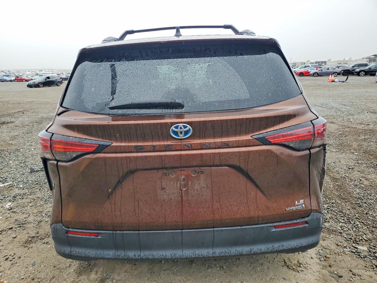 2021 TOYOTA SIENNA LE photo 6