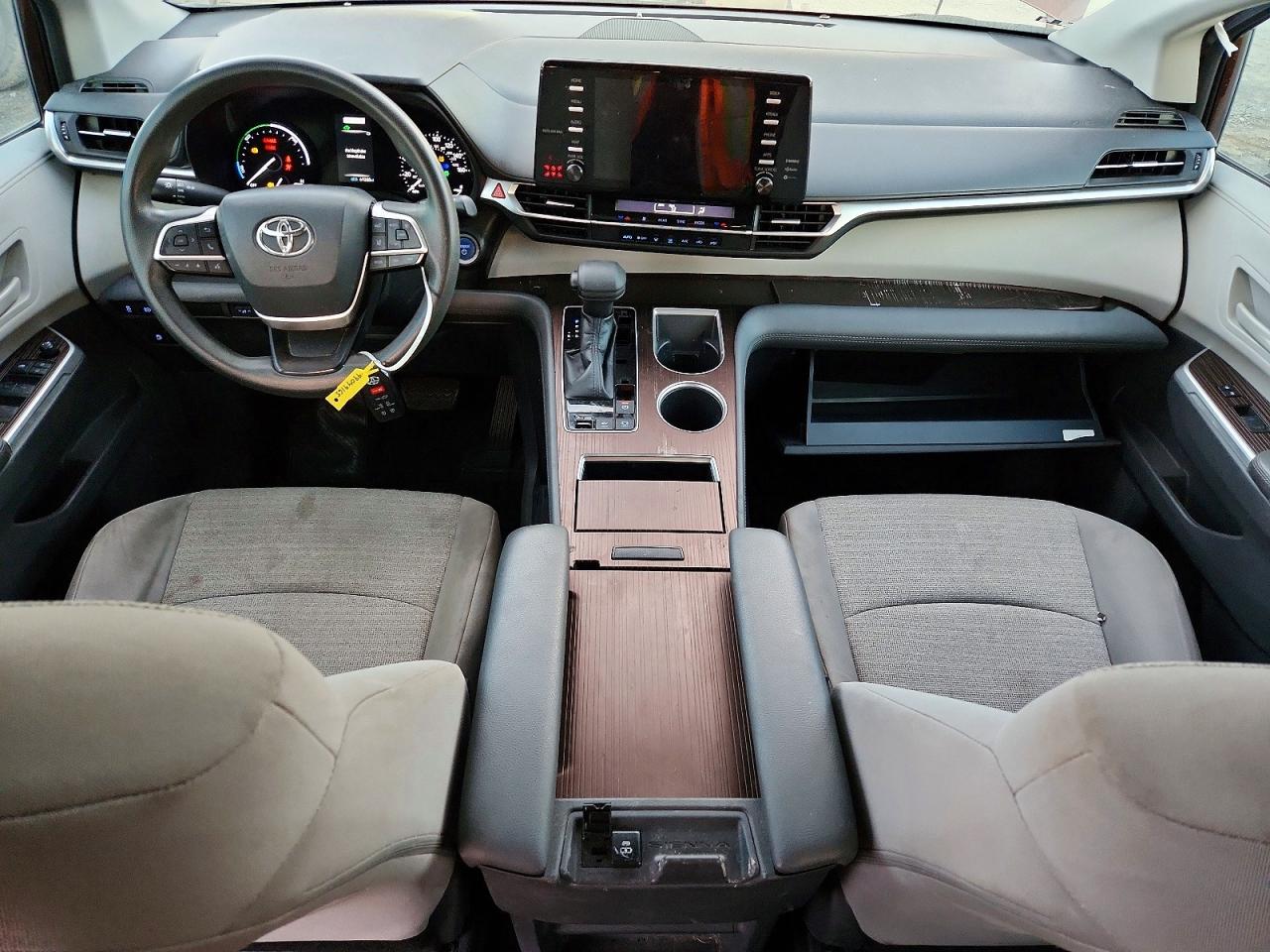 2021 TOYOTA SIENNA LE photo 8