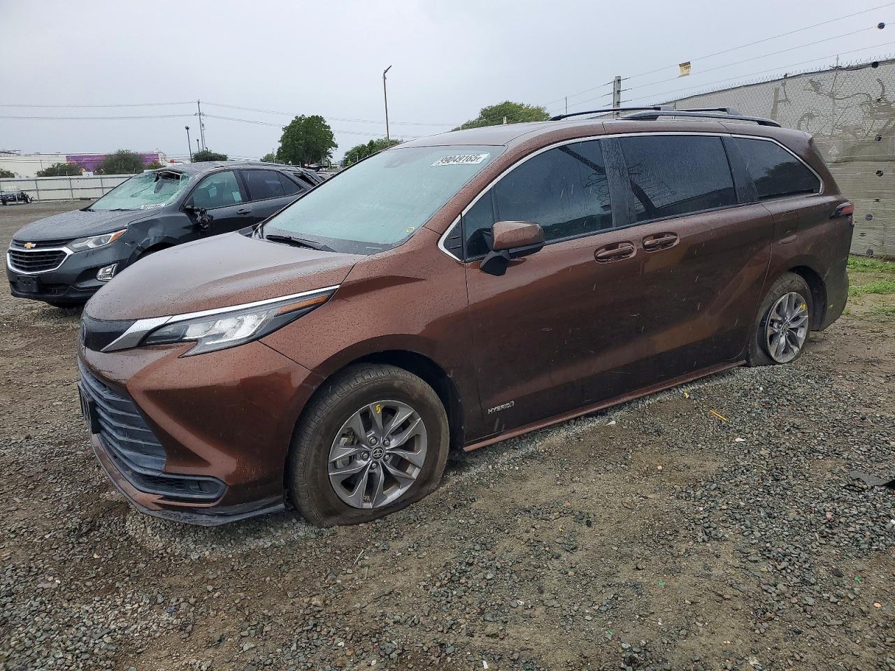 2021 TOYOTA SIENNA