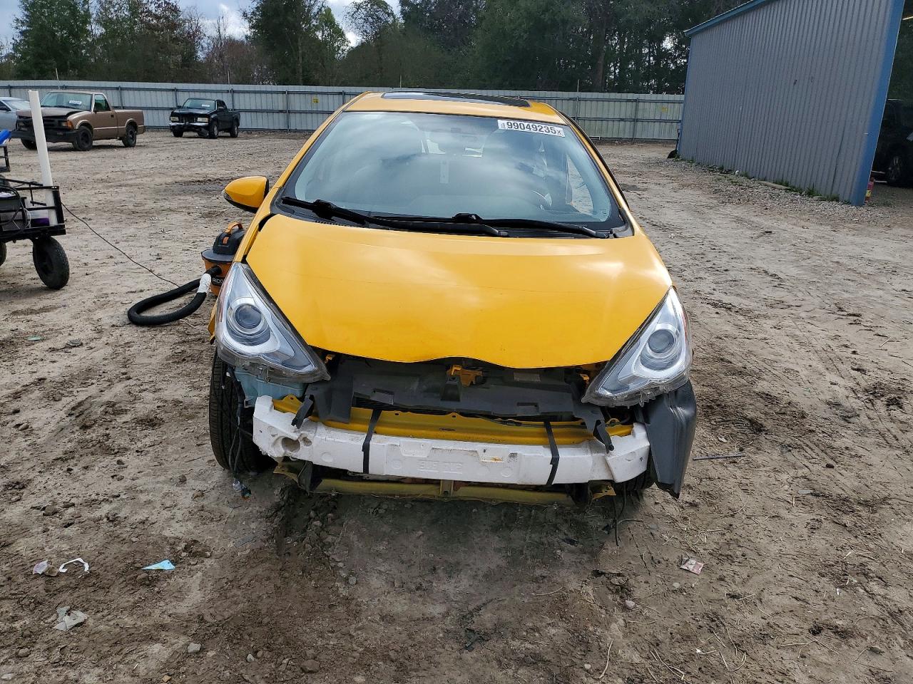 2015 TOYOTA PRIUS C photo 5
