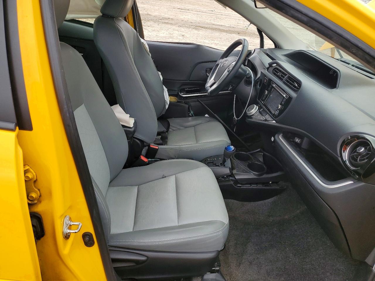 2015 TOYOTA PRIUS C photo 7