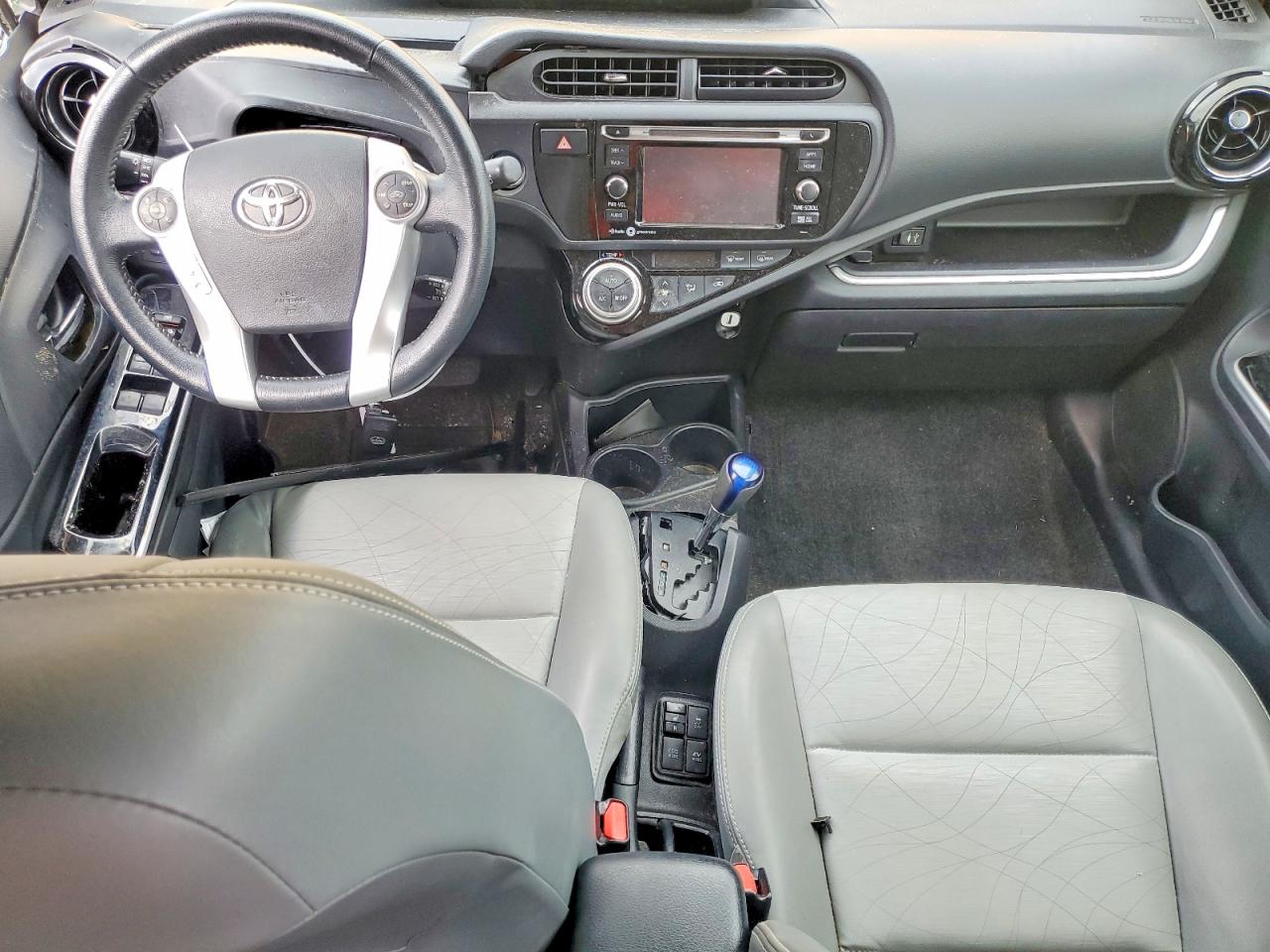 2015 TOYOTA PRIUS C photo 8