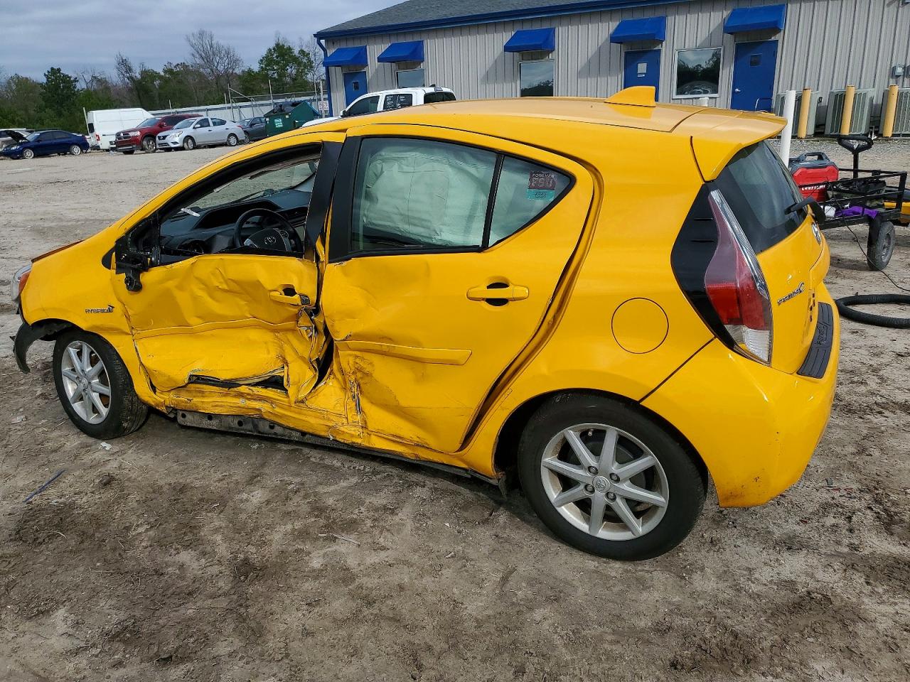 2015 TOYOTA PRIUS C photo 2