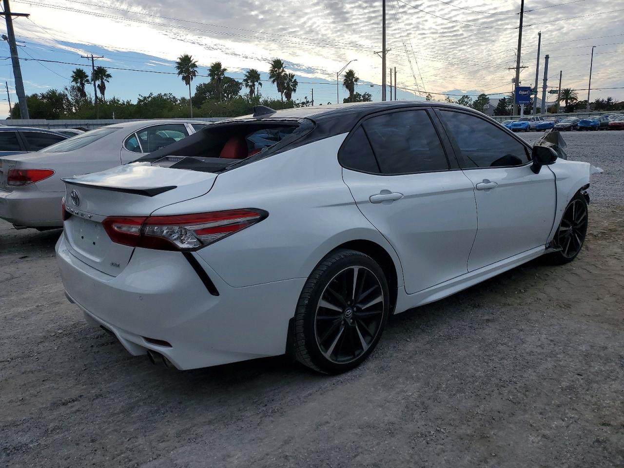 2019 TOYOTA CAMRY XSE photo 5