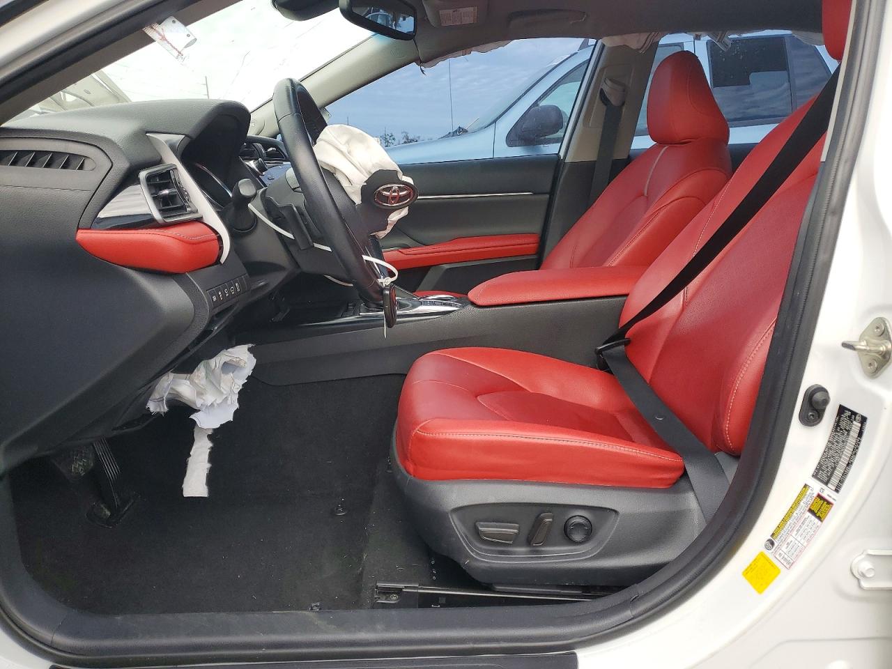 2019 TOYOTA CAMRY XSE photo 13