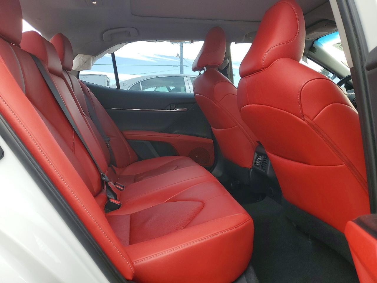 2019 TOYOTA CAMRY XSE photo 19