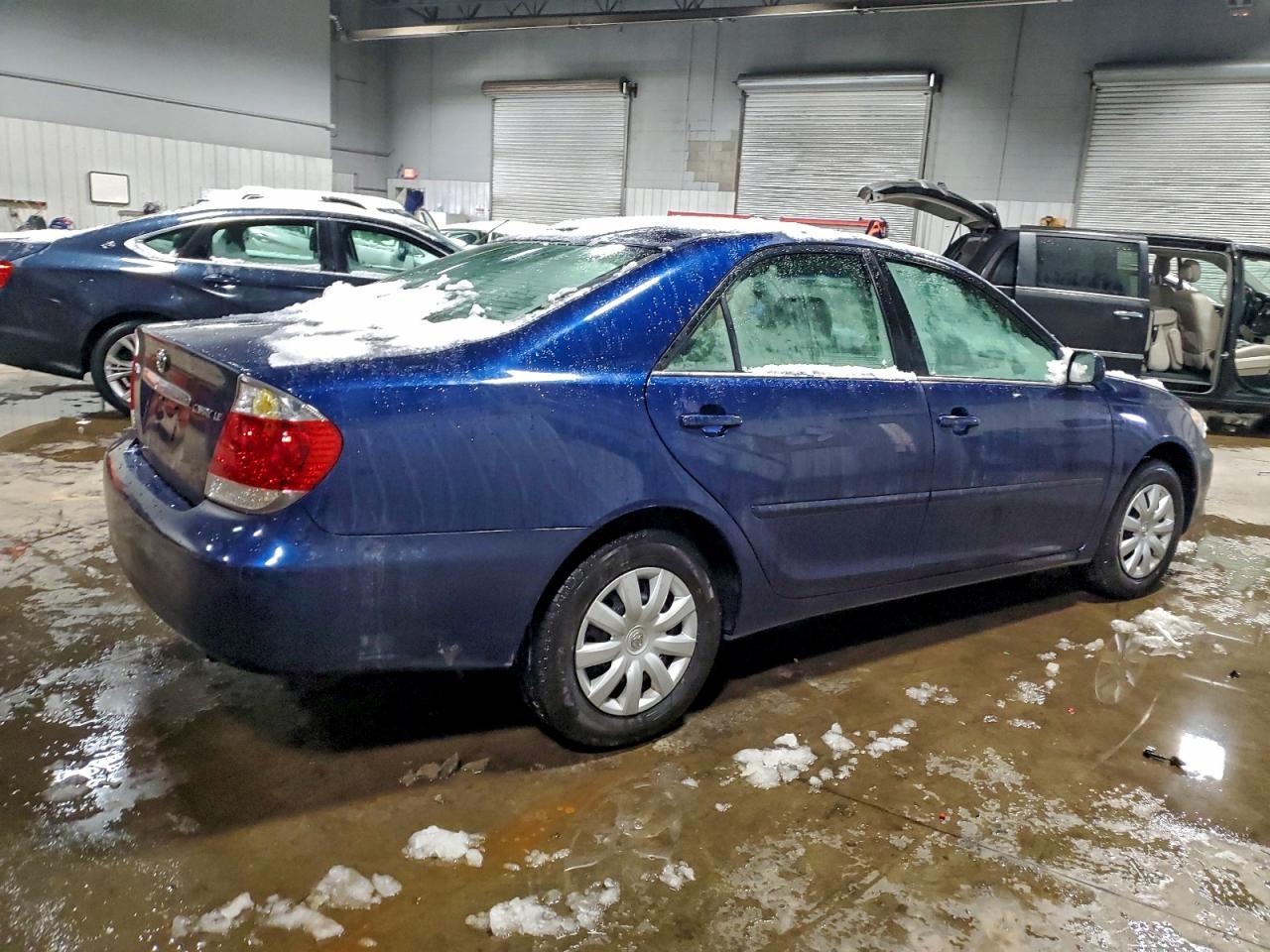 2005 TOYOTA CAMRY LE photo 3