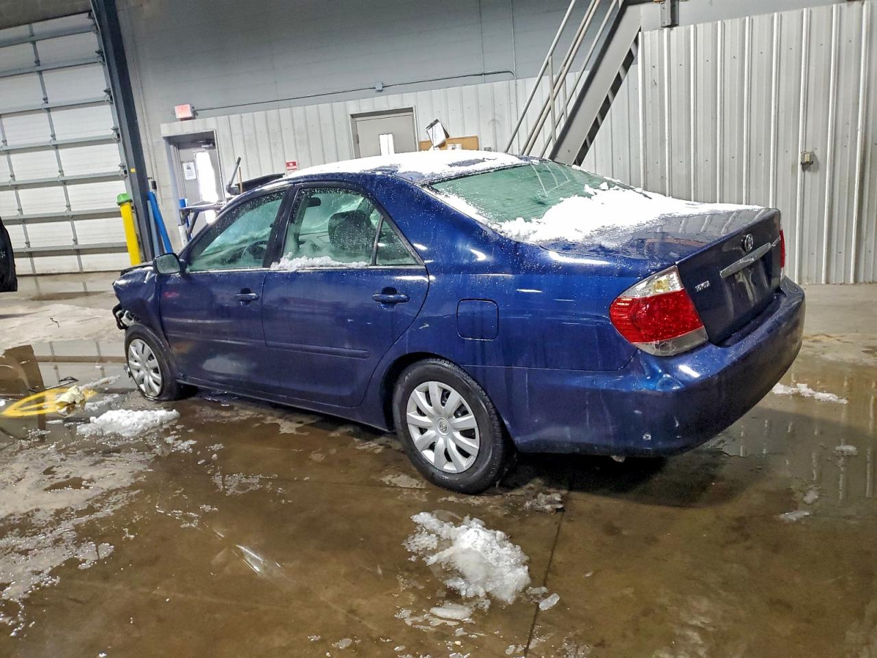 2005 TOYOTA CAMRY LE photo 2