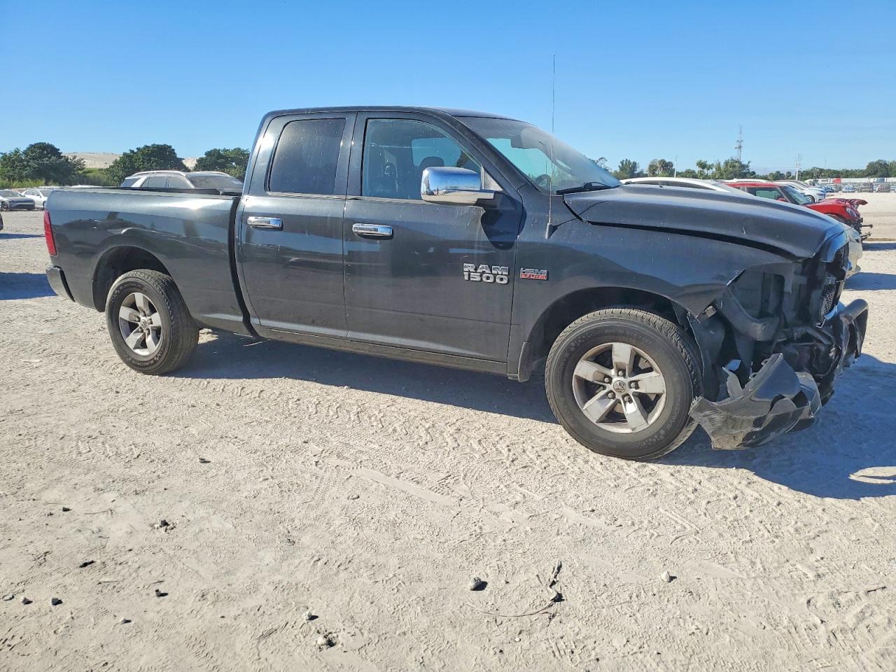 2016 RAM 1500 ST photo 4