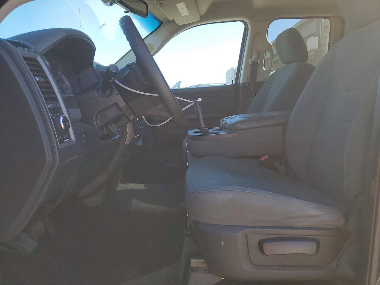 2016 RAM 1500 ST photo 7