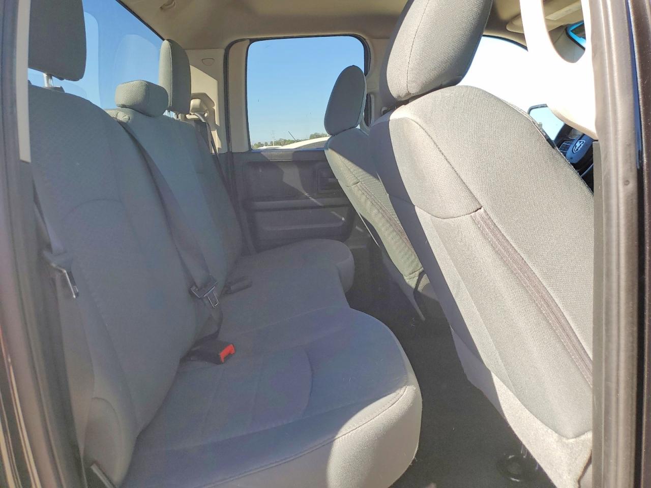 2016 RAM 1500 ST photo 10