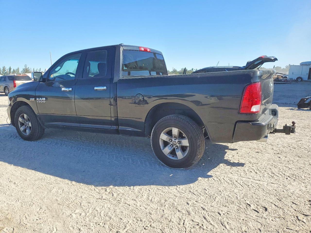 2016 RAM 1500 ST photo 2