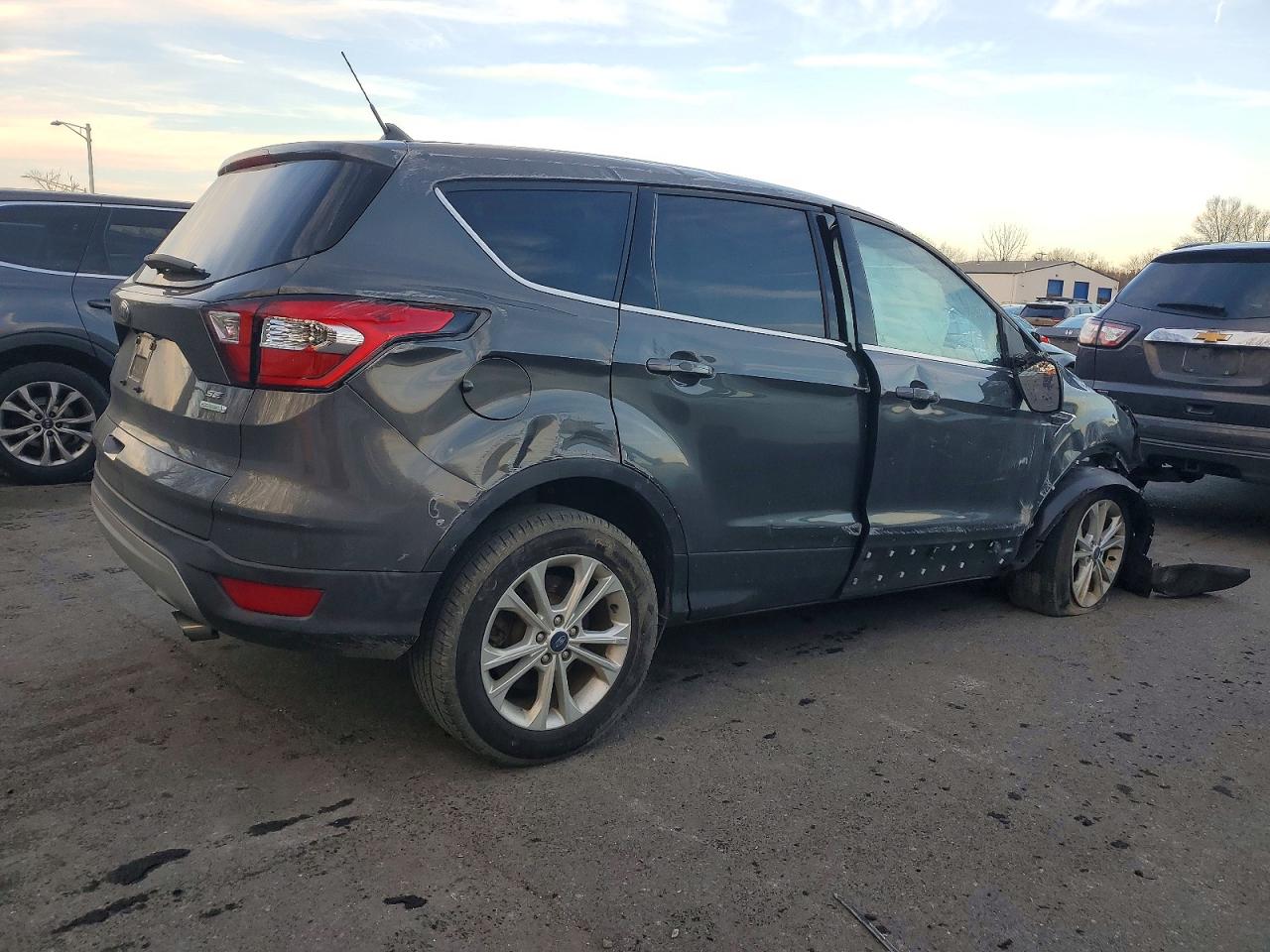 2019 FORD ESCAPE SE photo 5