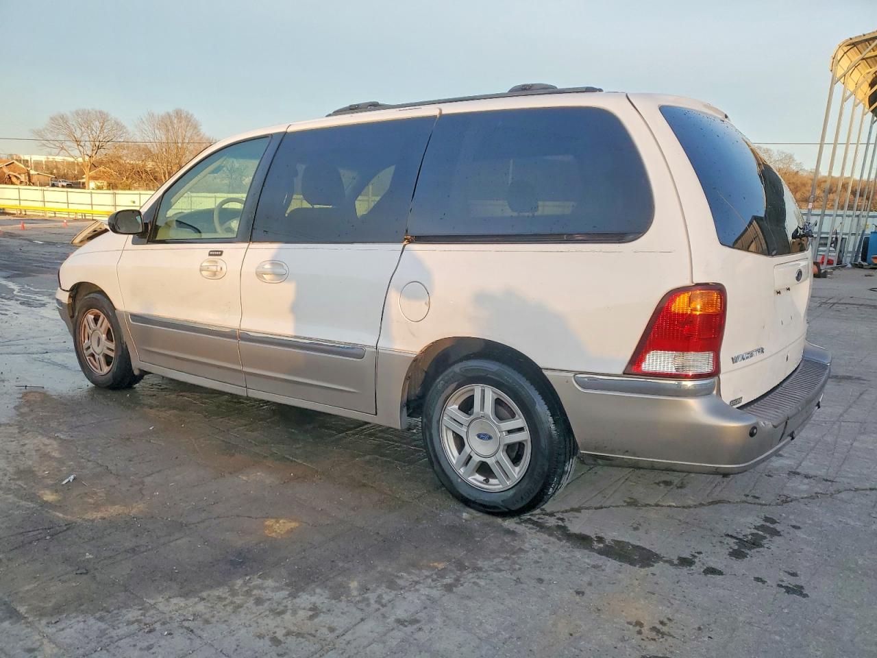 2003 FORD WINDSTAR SEL photo 2