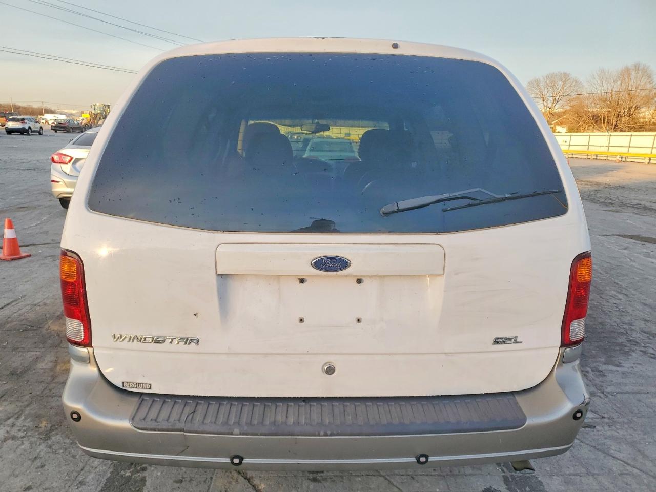 2003 FORD WINDSTAR SEL photo 6