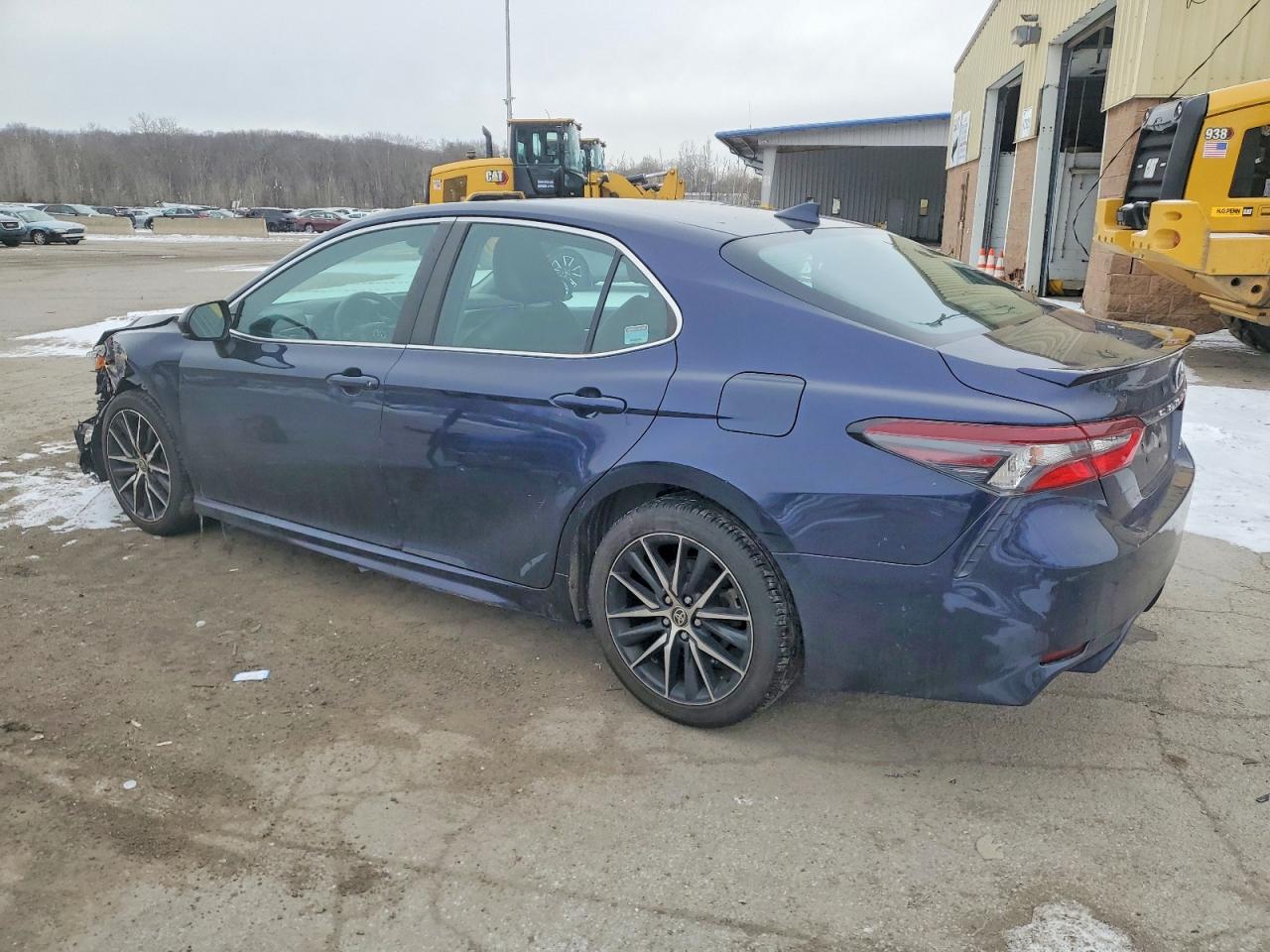 2021 TOYOTA CAMRY SE photo 2