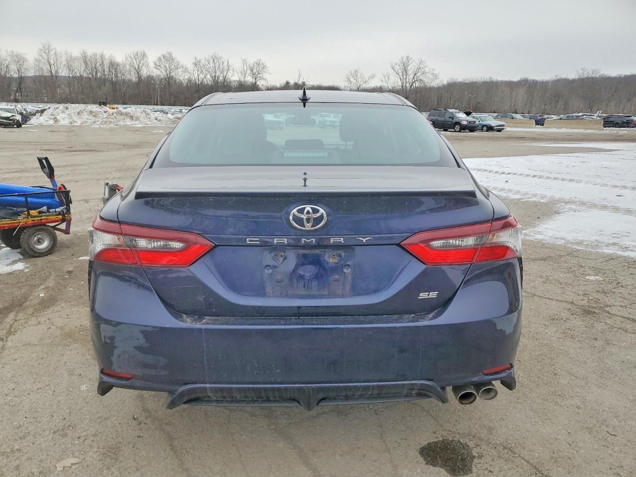 2021 TOYOTA CAMRY SE photo 6