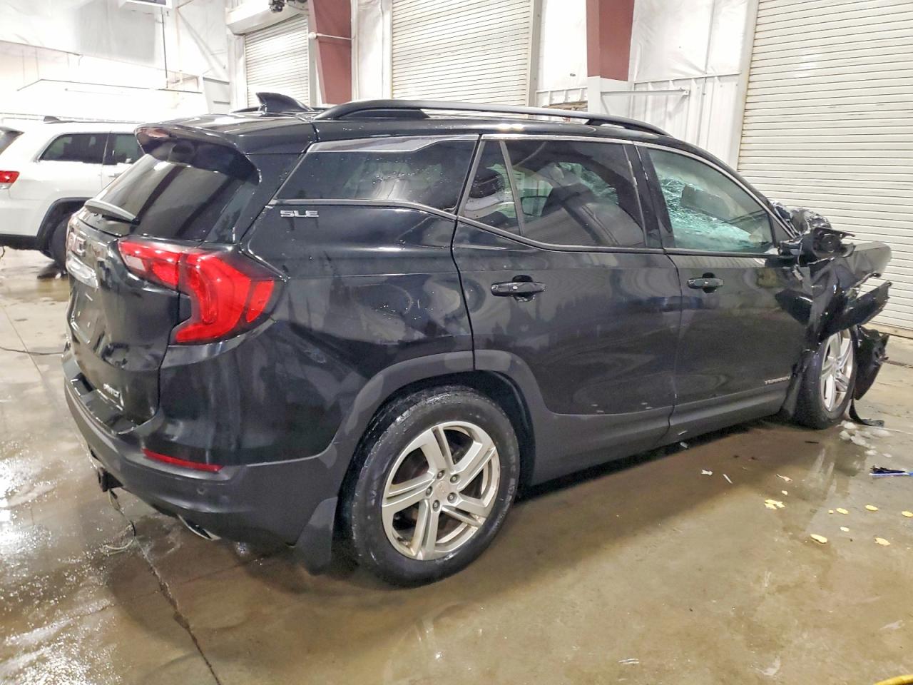 2018 GMC TERRAIN SLE photo 3